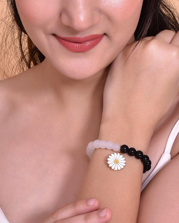 VOJ Black White Beads White Flower Elastic Bracelet For Cheap